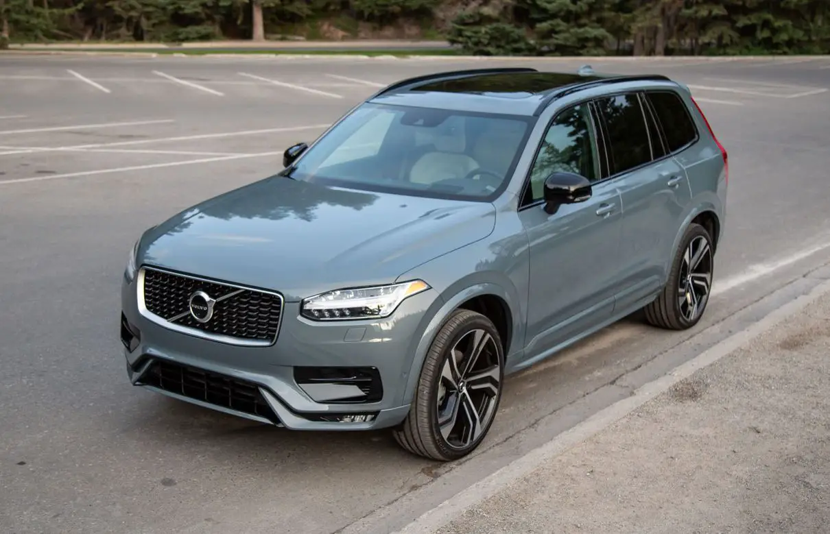 Embracing Innovation: Volvo XC90 T8 2024 - Experiencing Hybrid Technology
