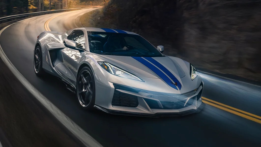 Customizing Your Ride: Exploring the Build and Price Options for the 2024 C8 Corvette
