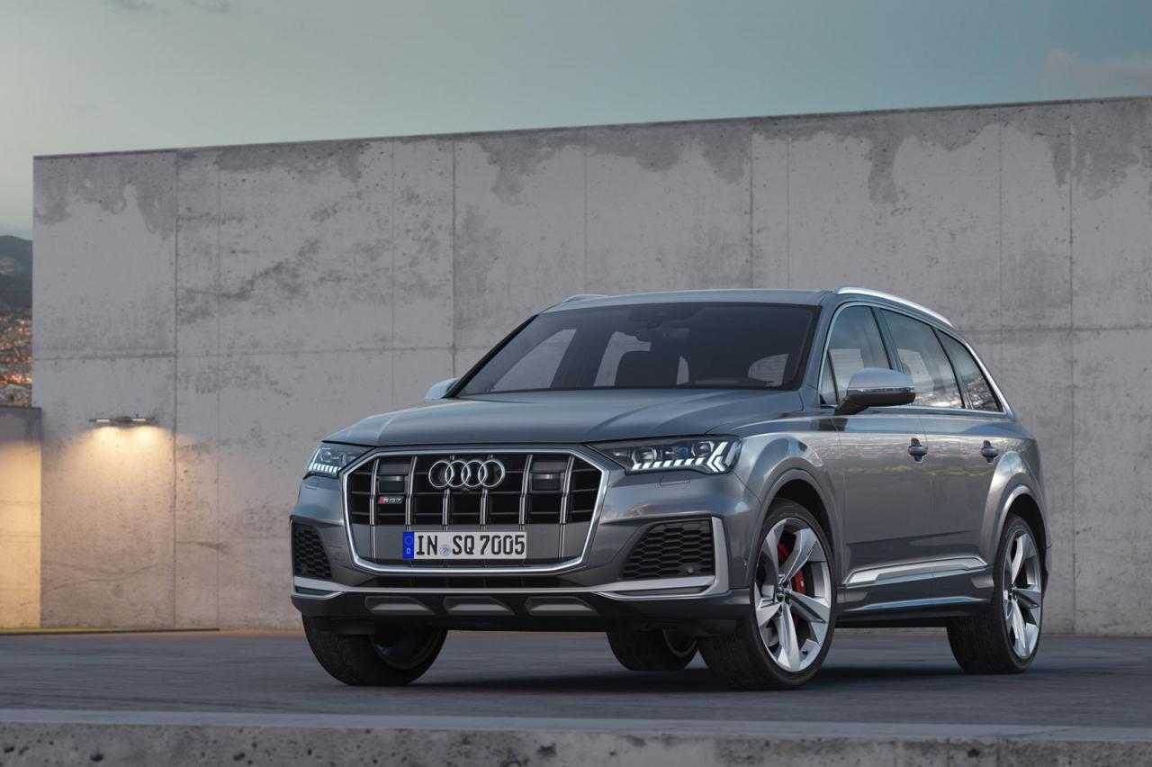 Reviewing the 2024 Audi SQ7: Performance, Design, and Features of Audi's Latest Model
