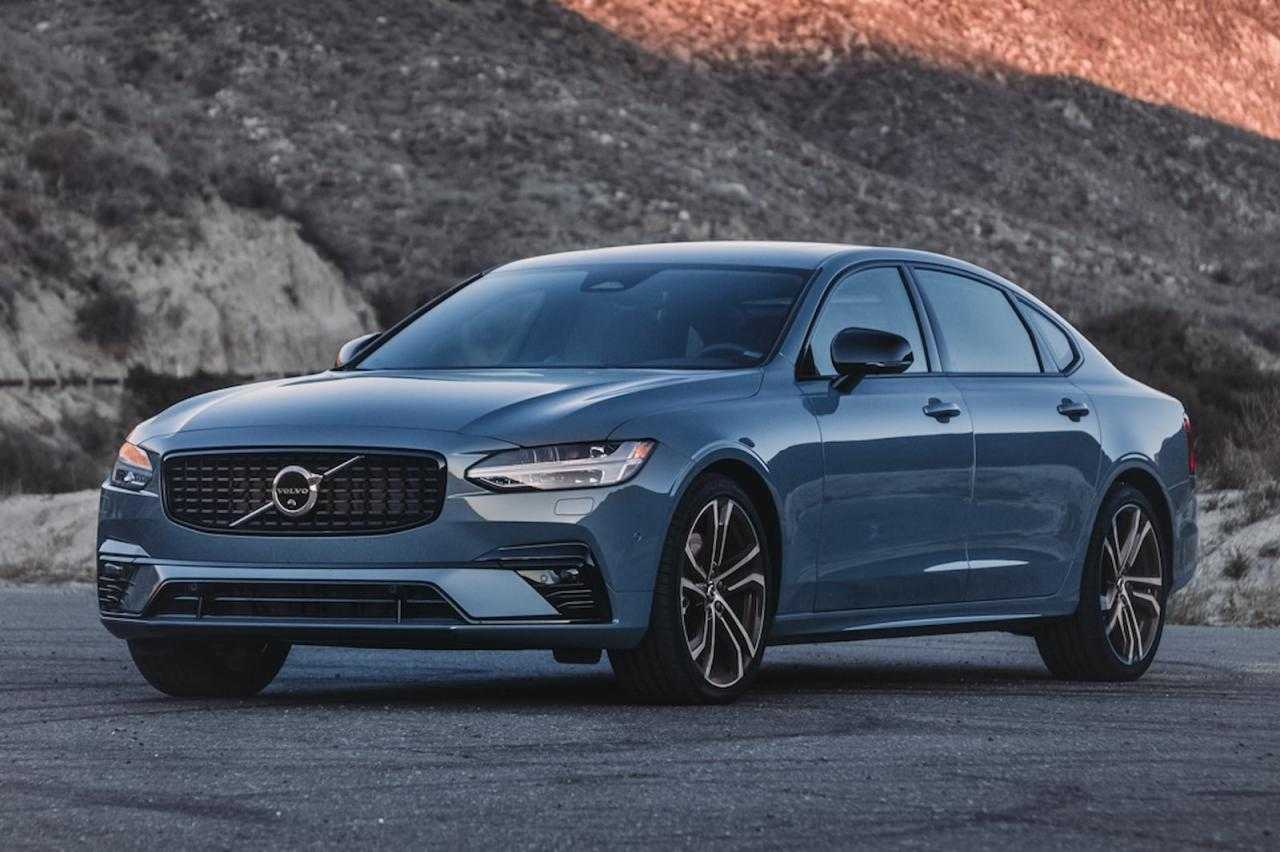 Unveiling Performance: A Detailed Look at the 2024 Volvo S90 B6 Plus for Luxury Sedan Enthusiasts

