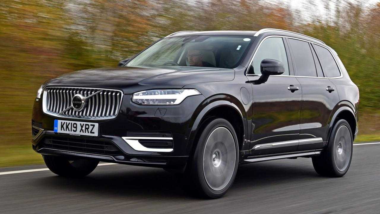 Xc90 Evolution: Analyzing the Changes Between the 2023 and 2024 Volvo Xc90 Models, Including Performance, Features, and Design
